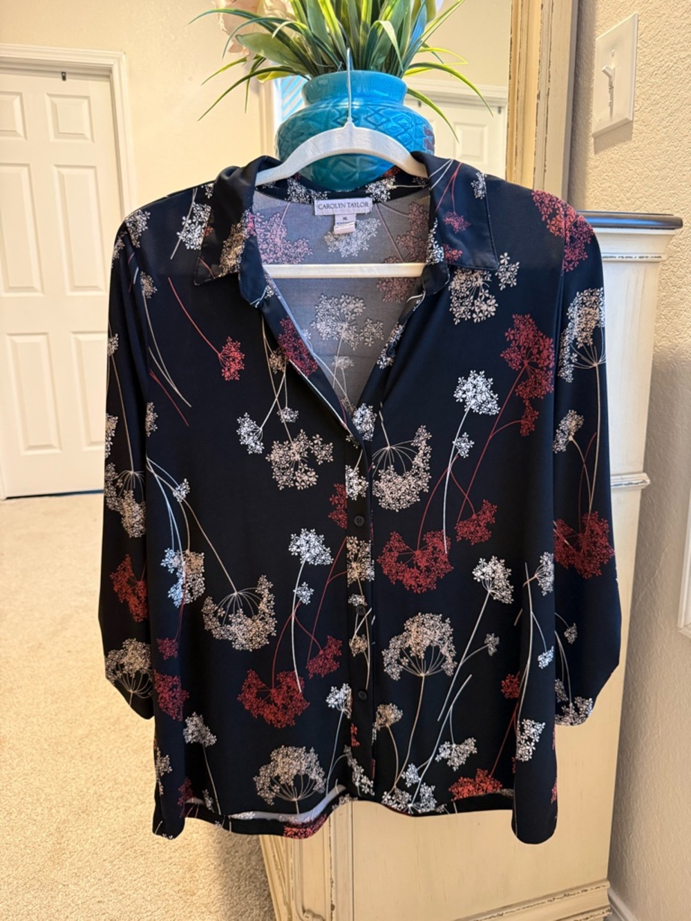 Carolyn Taylor Black Floral Button-Front Shirt with Red & White Blooms